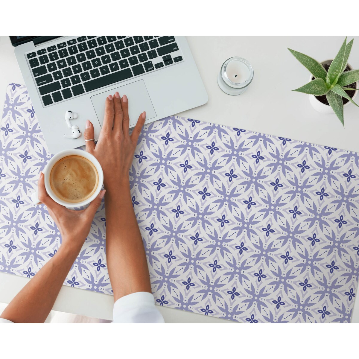 Fioletowa mata na biurko Kwiatowy wzór retro, 100x50 cm