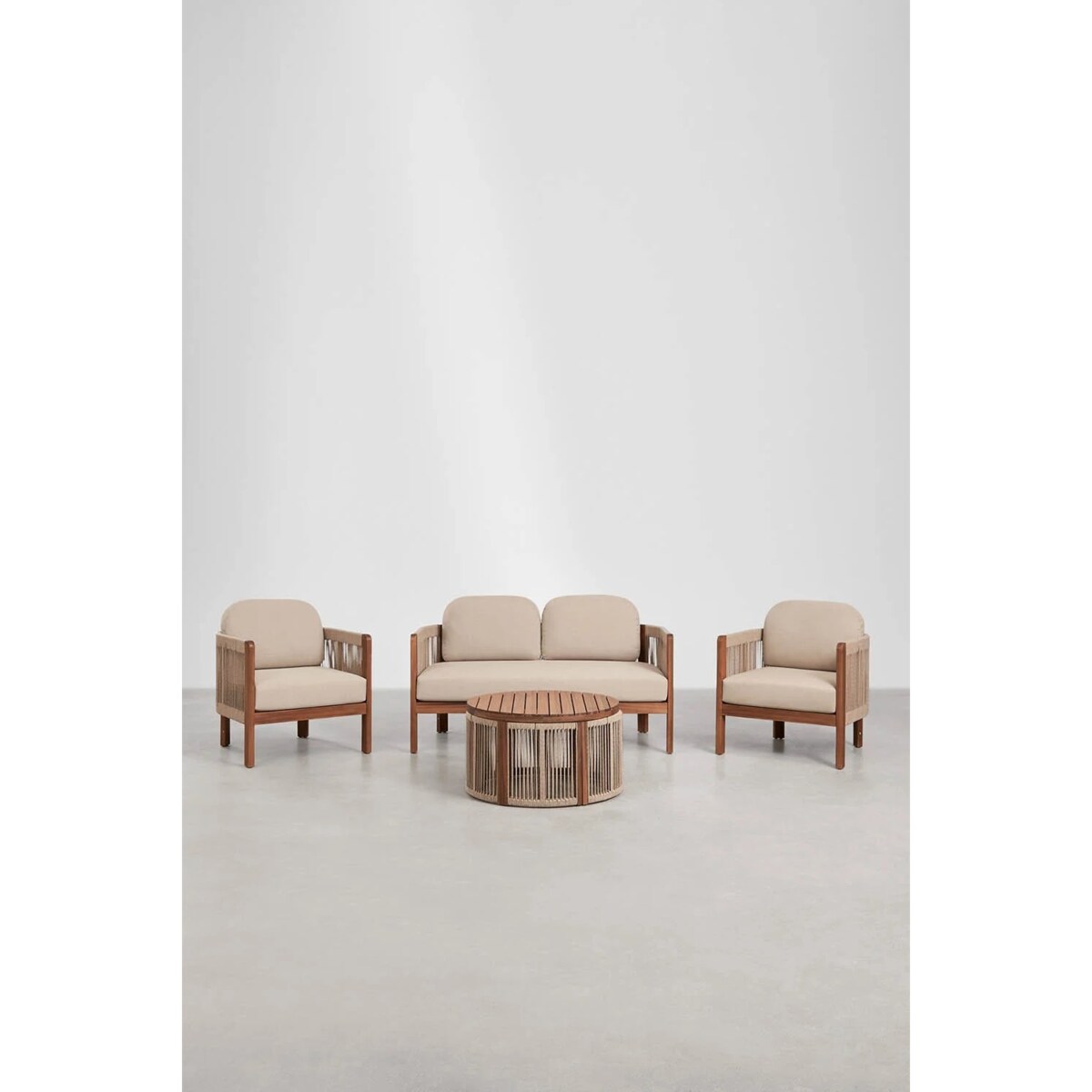 Zestaw ogrodowy: sofa 2-osobowa, 2 fotele i stolik kawowy z drewna akacjowego Serel