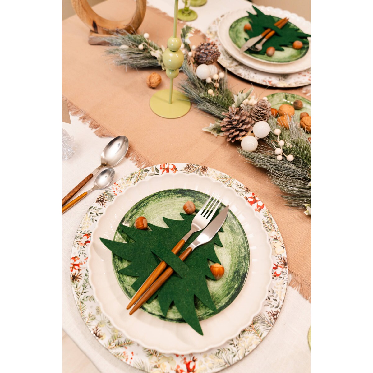 Podtalerz piankowy z motywem choinkowym, Ø 33 cm