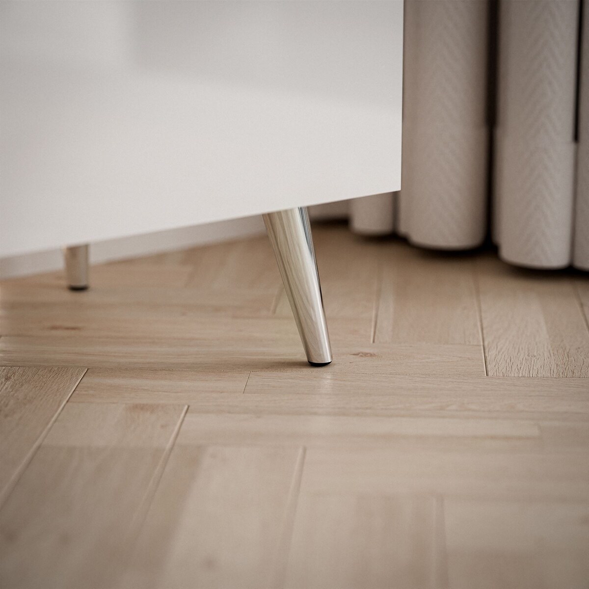 Szafka RTV AURORA SILVER 180 cm biały połysk nogi skośne LED