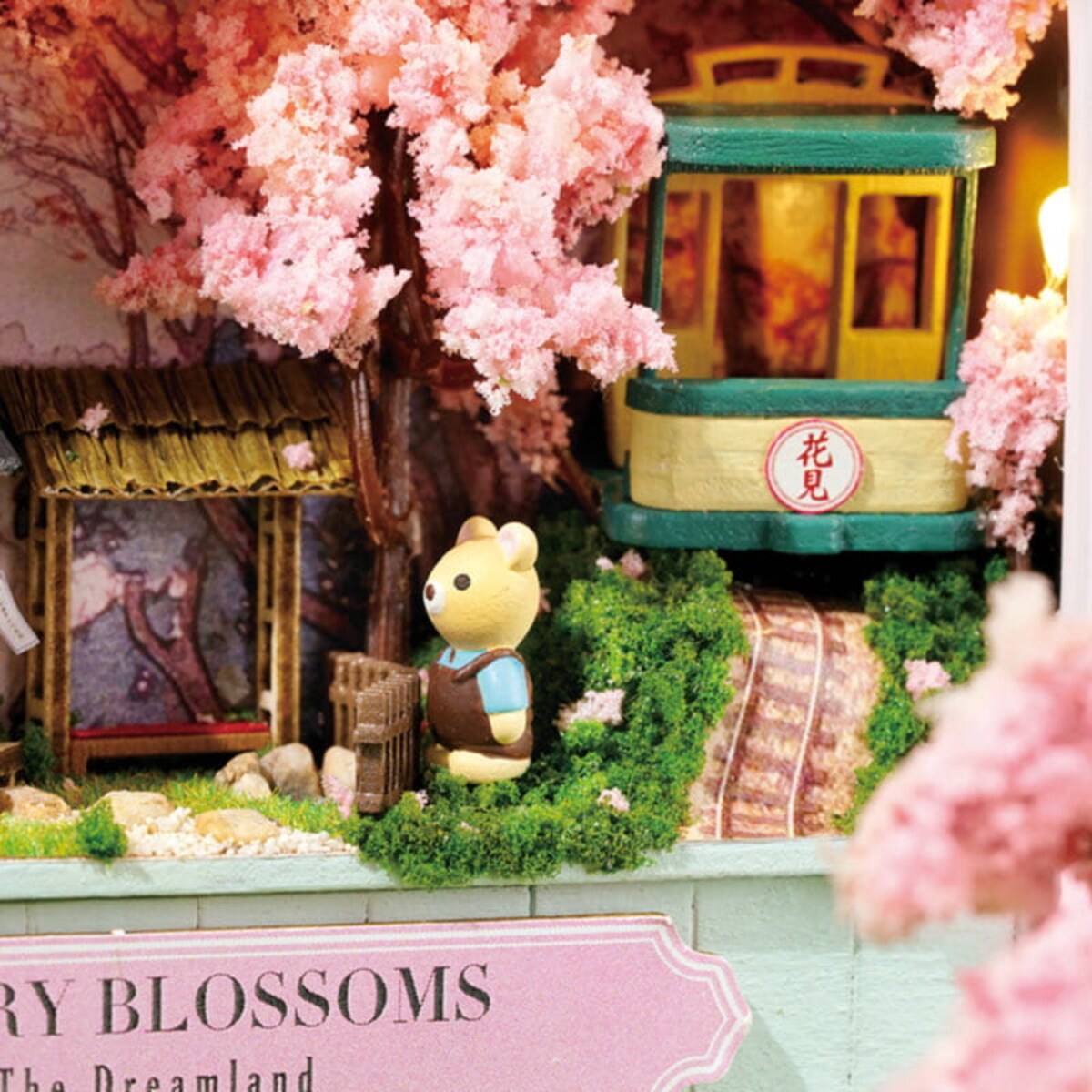 Miniaturowy domek - Kwitnące wiśnie