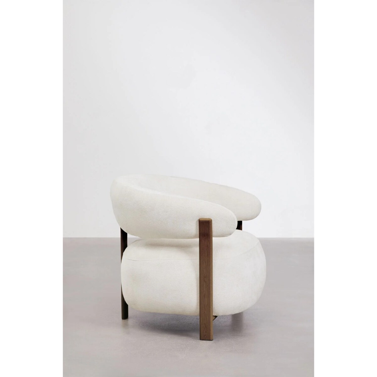 Fotel z tkaniny szenilowej Jolie, ciemne drewno, kremowo-beżowy