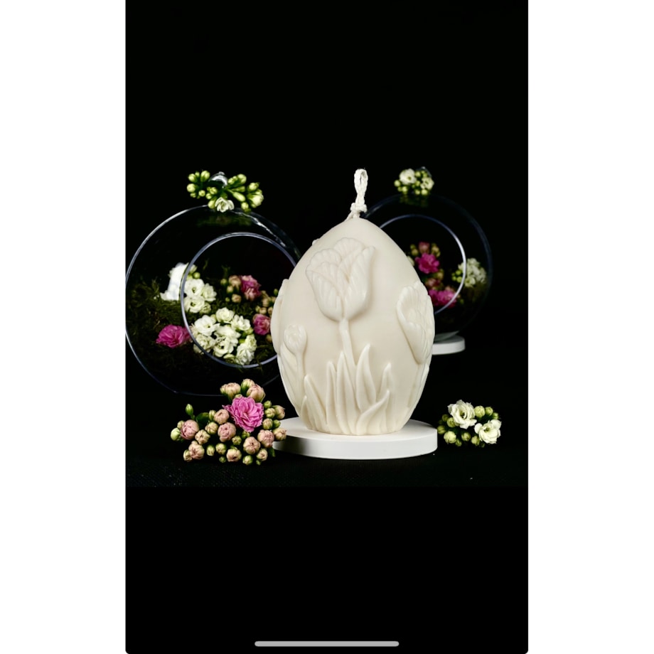 Świeca wielkanocna pisanka z tulipanami – wiosenna dekoracja świąteczna