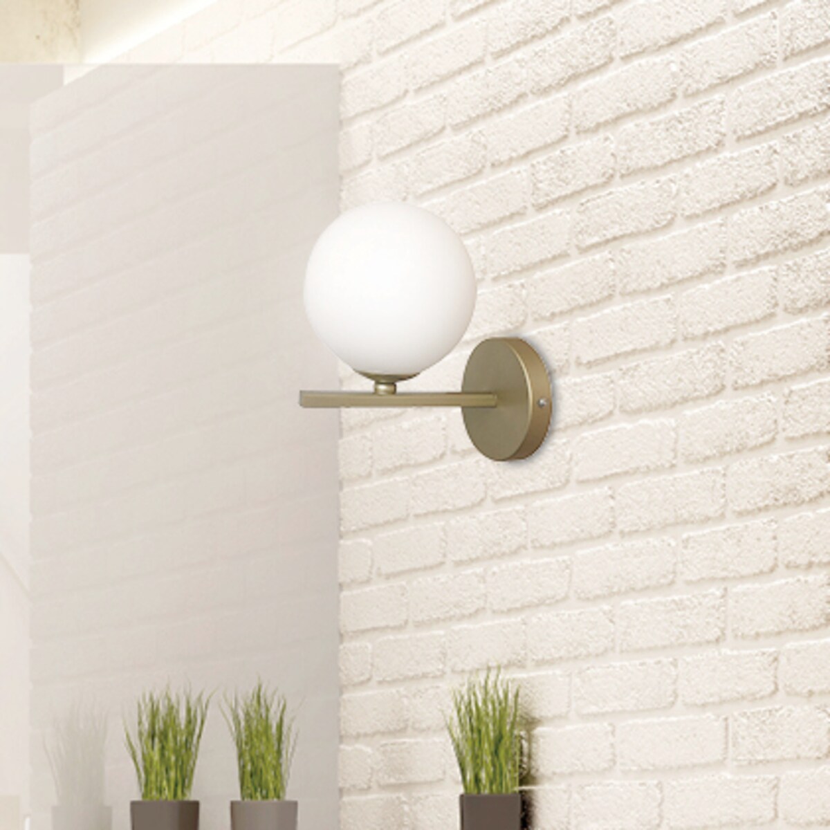 Kinkiet LAMPA ścienna KAMA 21-73419 Candellux metalowa OBUDOWA szklana kula mosiężna biała