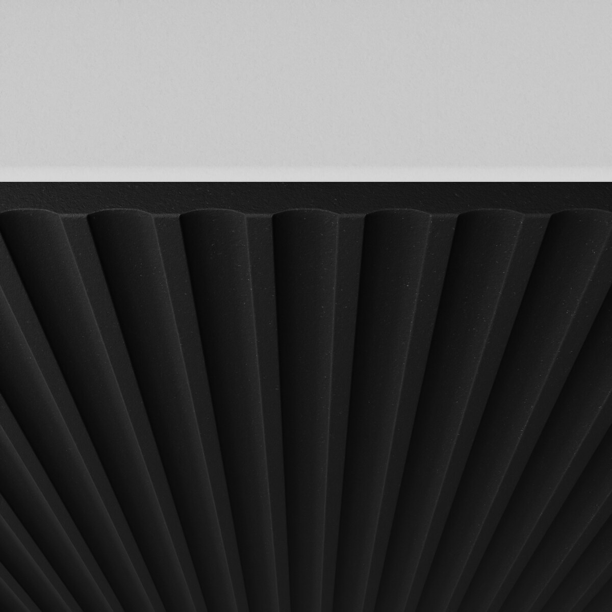 Szafka RTV NOELI, wisząca z ryflowanymi frontami pod telewizor-czarno-biała