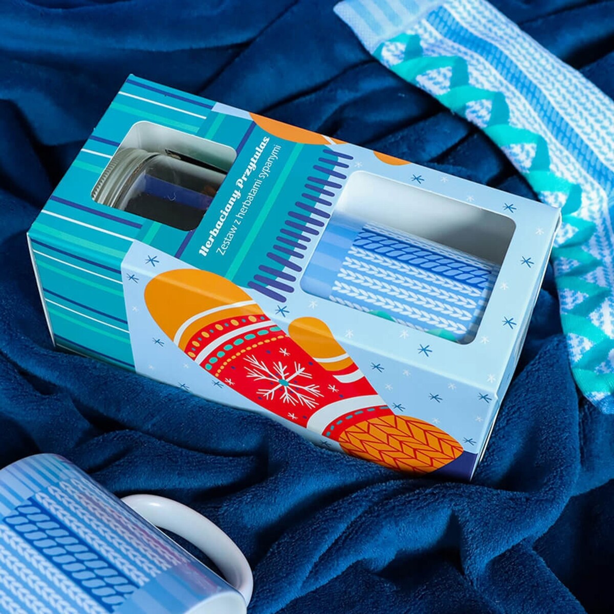 ŚWIĄTECZNY ZESTAW PREZENTOWY "HERBACIANY PRZYTULAS" HERBATA SYPANA KUBEK SKARPETKI - PREZENT UPOMINEK NA MIKOŁAJA ŚWIĘTA GWIAZDKĘ BOŻE NARODZENIE POD CHOINKĘ DLA KOBIETY FACETA