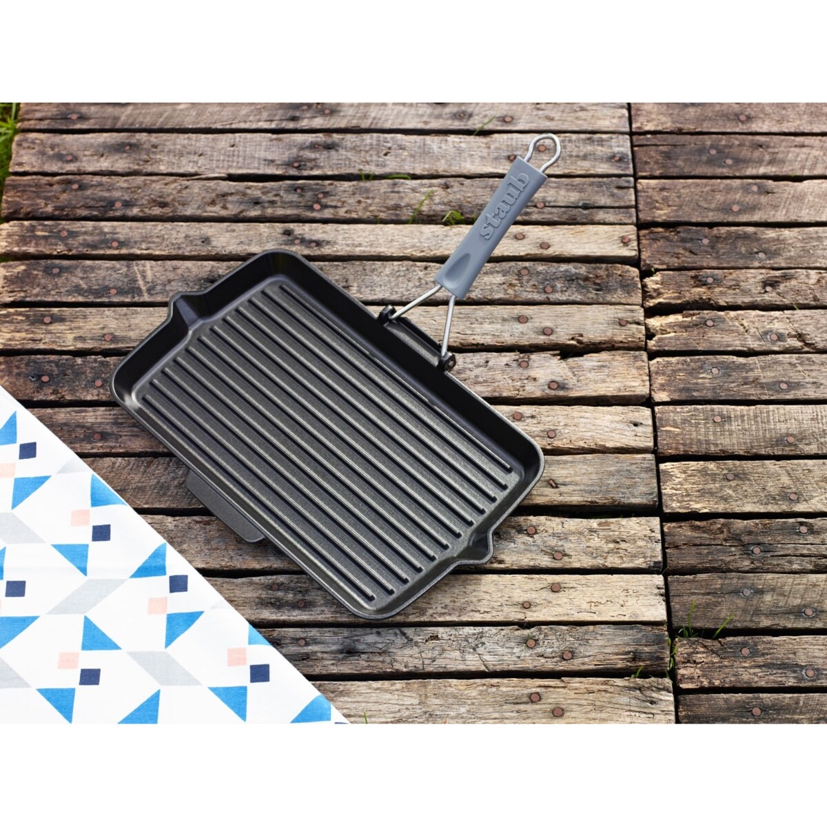 Prostokątna patelnia żeliwna grillowa Staub