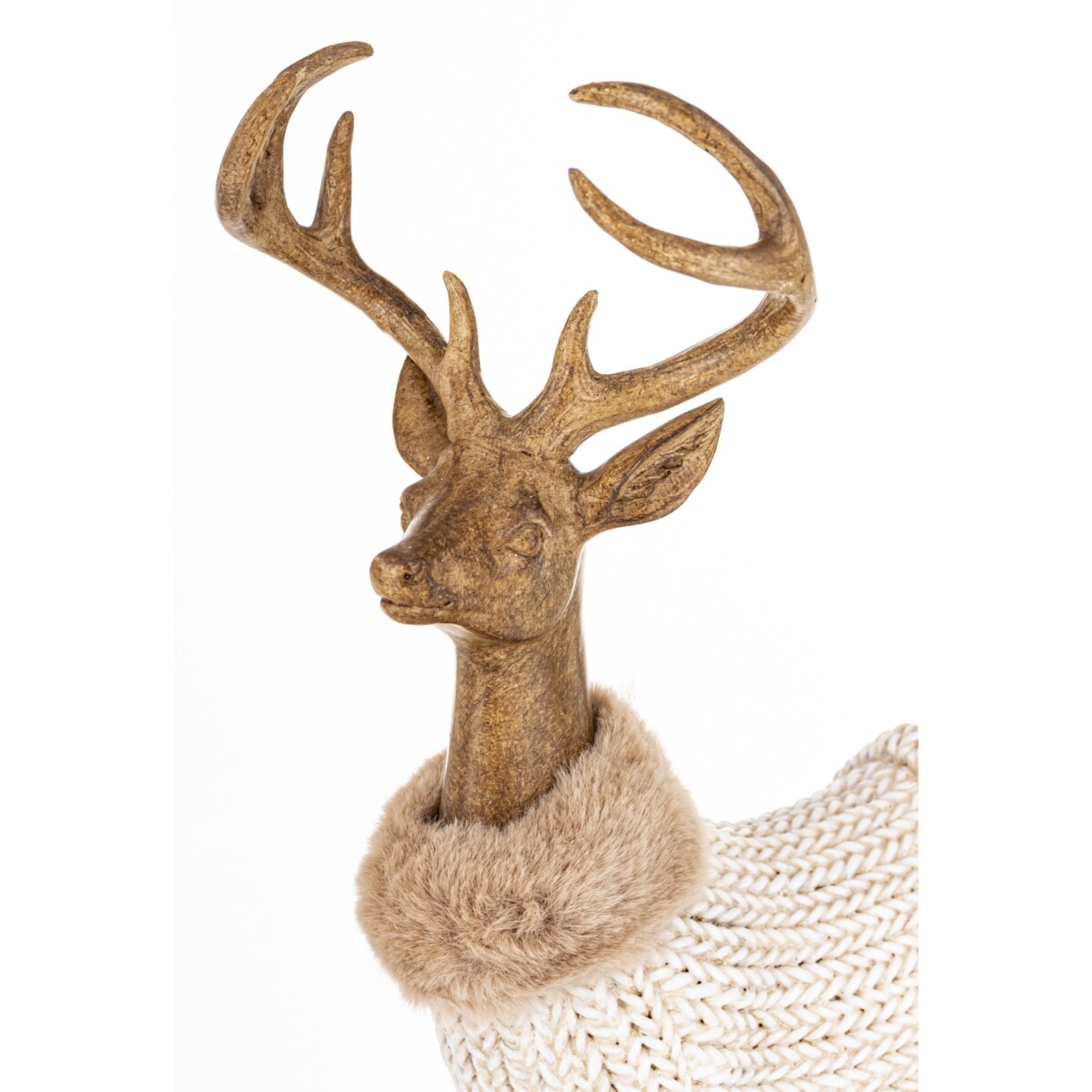 Figurka - stojący jeleń 30,5x19x9,5 cm HJORT brązowy w białym swetrze