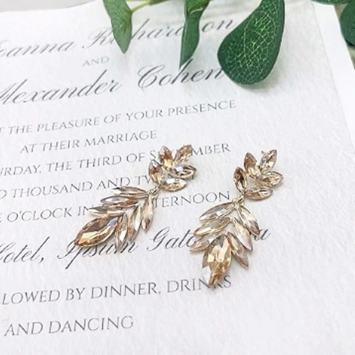 Kolczyki złote z listkami i łezkami w kolorze szampana