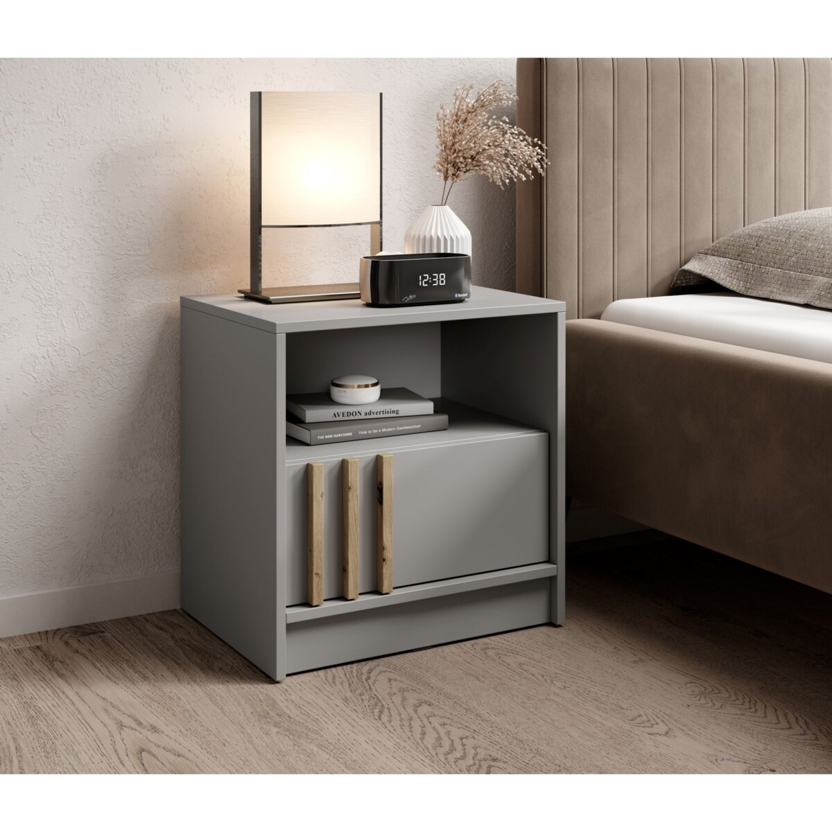 Szafka nocna KELLY z szufladą i półką oraz uchwytem z lameli, Szara
