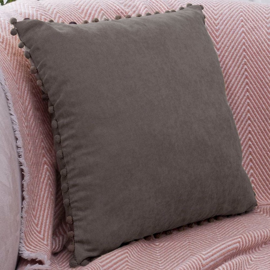 Poszewka dekoracyjna 45x45 szara, z pomponami