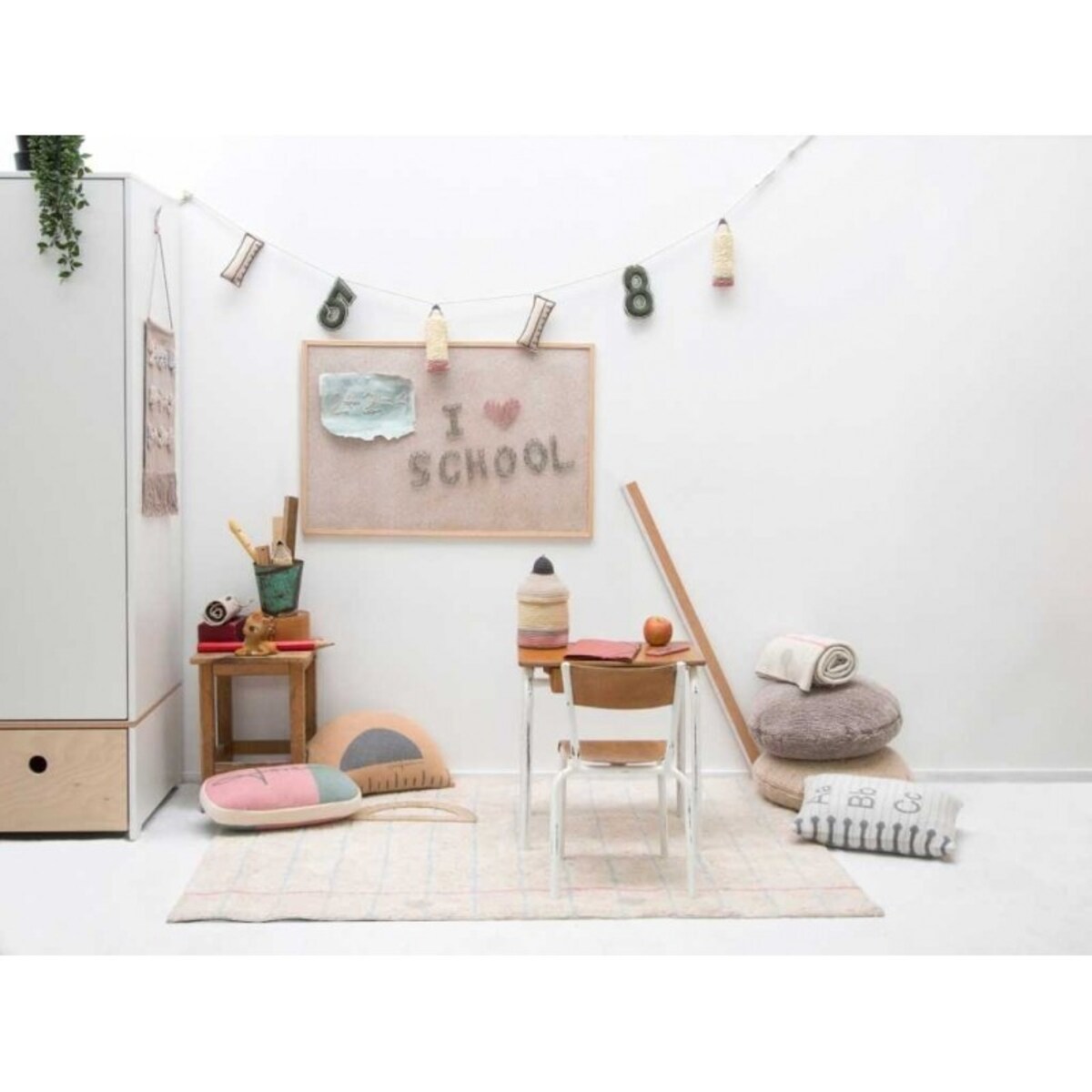 Girlanda School Lorena Canals