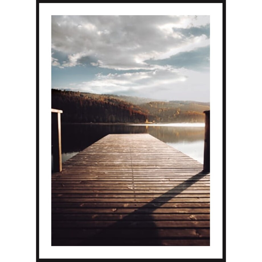 Poster Story, Plakat, Obraz - Drewniany Pomost nad Jeziorem, wymiary 30 x 42 cm