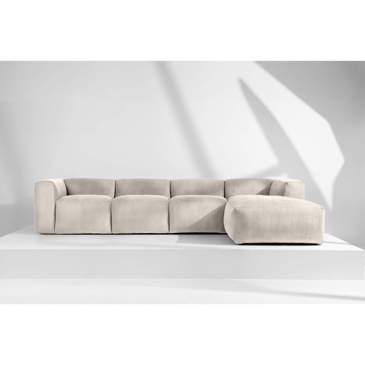 KONSIMO BUFFO Sofa narożna prawa 6-osobowa z wyjątkowo miękkim siedziskiem, kolor kremowy