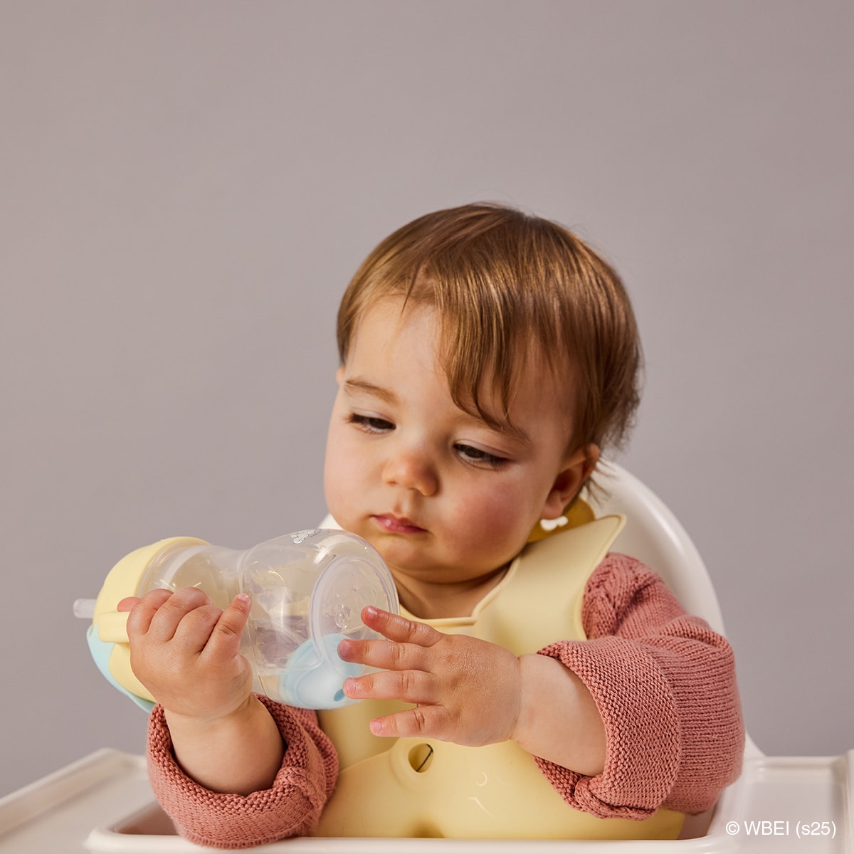 Looney Tunes  by b.box Zwijany śliniak silikonowy z otwartą kieszonką – miękki śliniak dla dziecka i niemowlaka