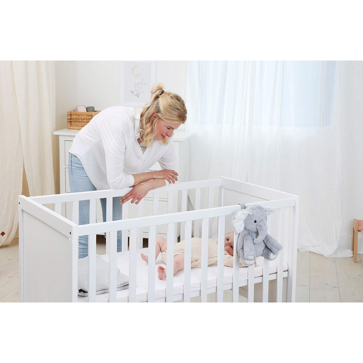 Szumiący słoń z pozytywką - Cloud b® Elliot Elephant™