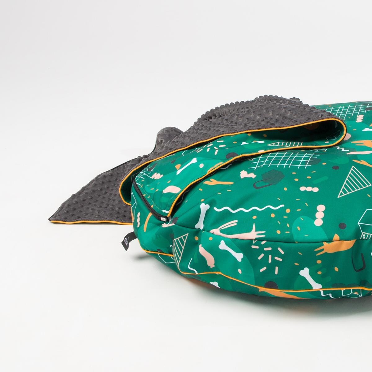 Legowisko okrągła poducha z kapturem "Psy na jawie" - Rozmiar: S