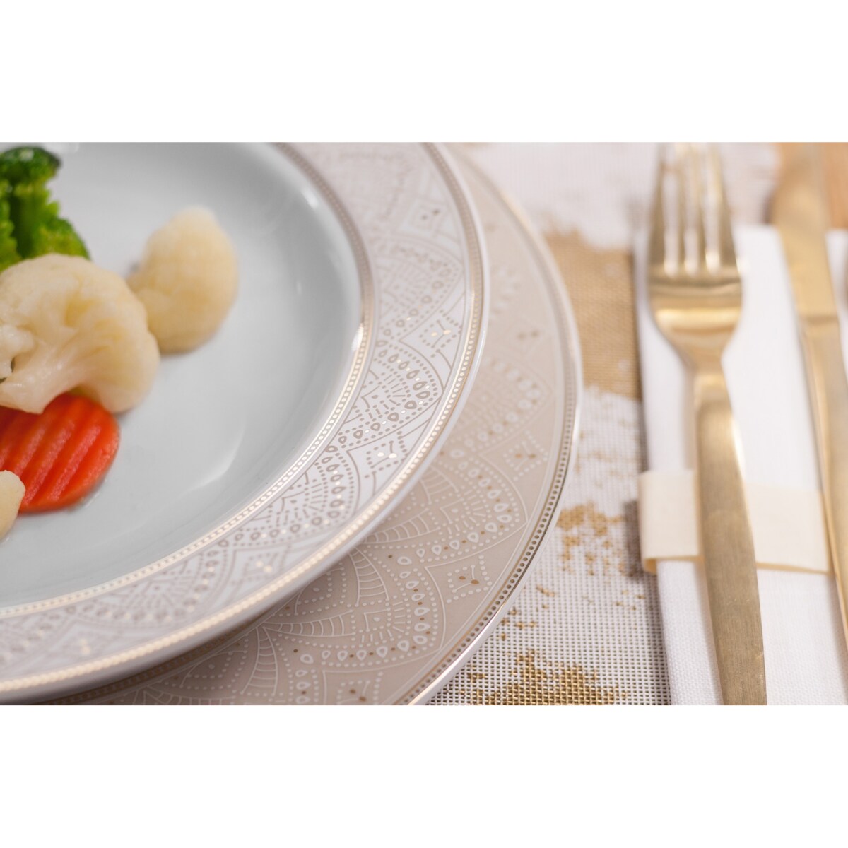 Serwis obiadowy dla 12 osób 44 el. Yvonne Lea Złota G620