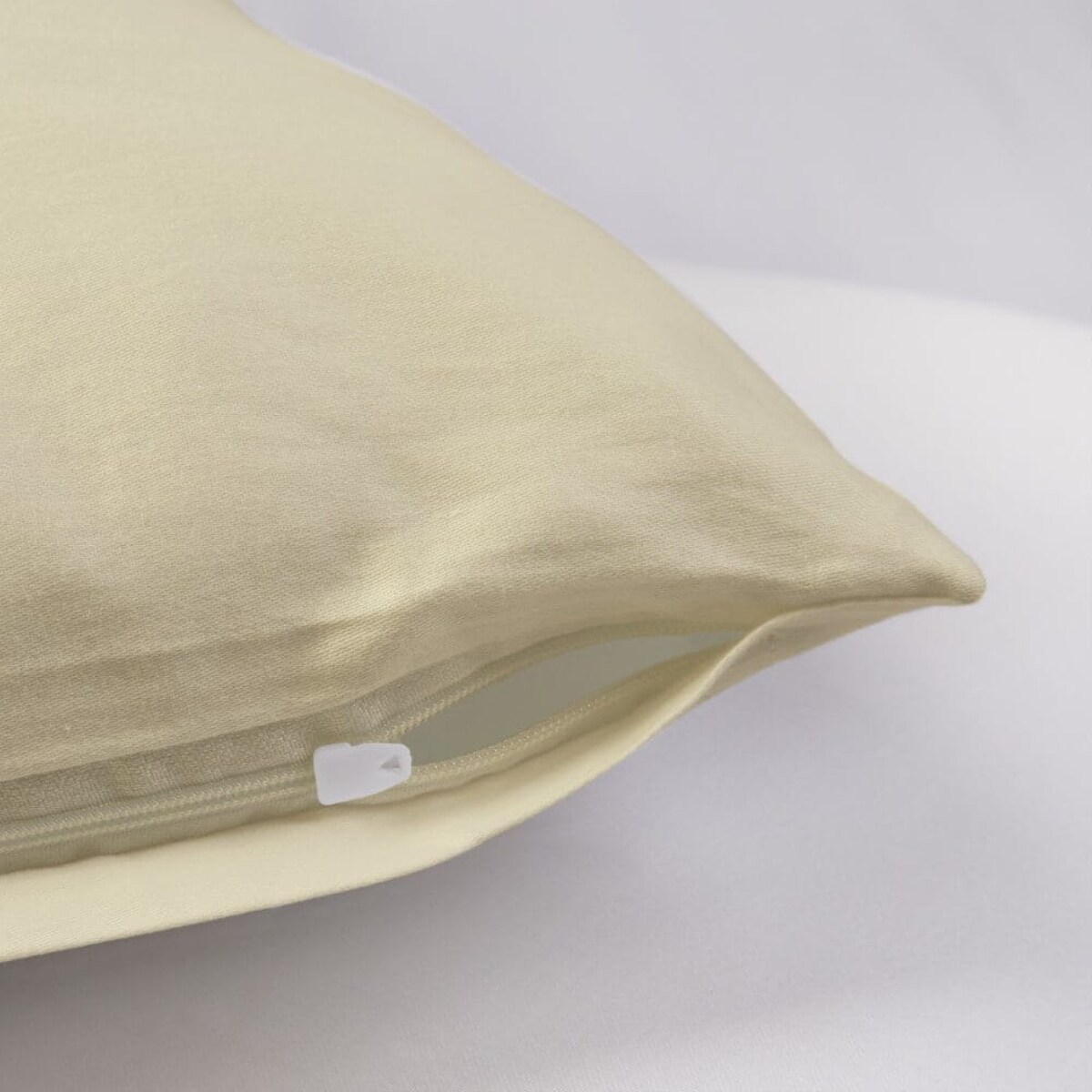 Poszewka satynowa 70x80 kolor Krem