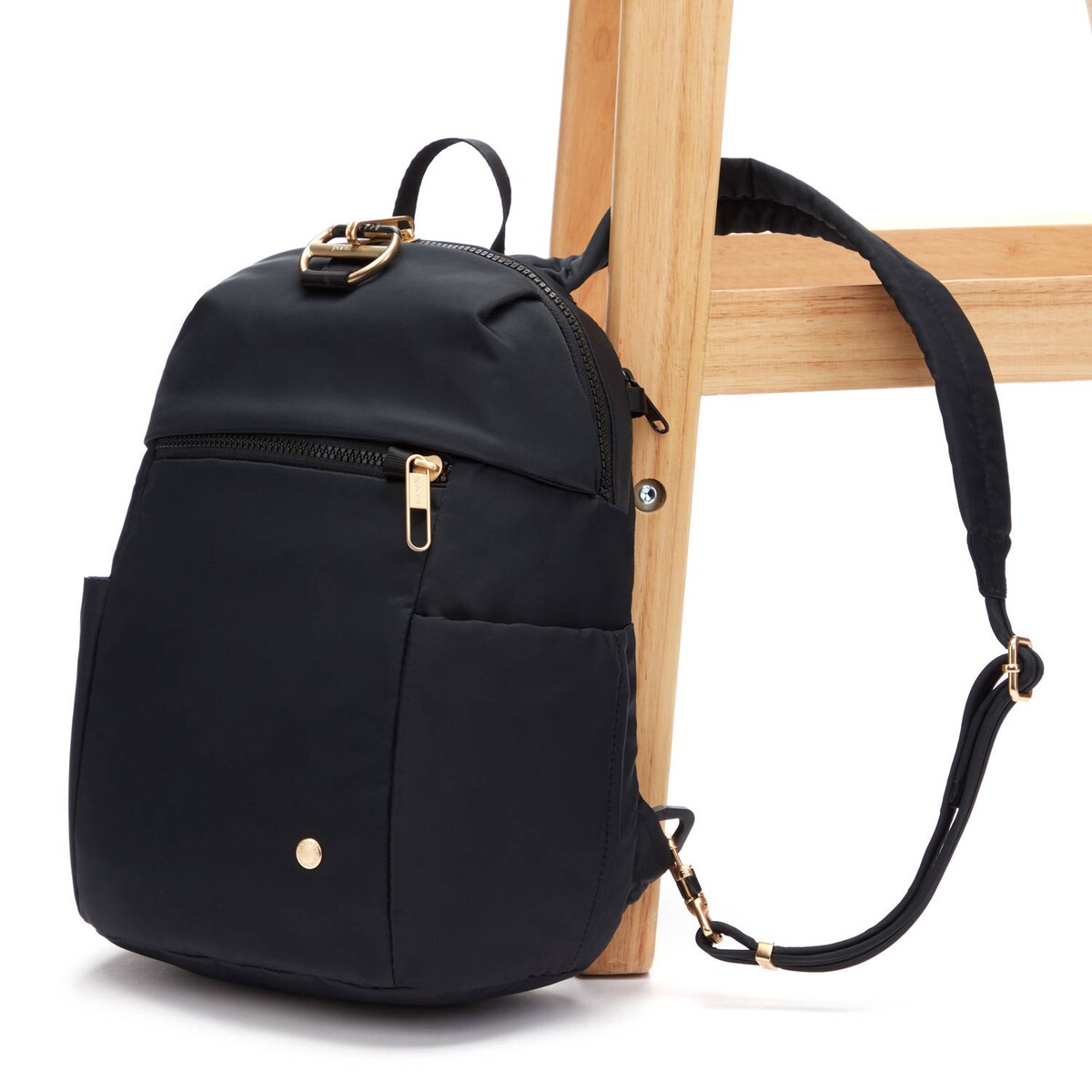 Plecak mini damski antykradzieżowy 8L Pacsafe Citysafe Econyl® - czarna