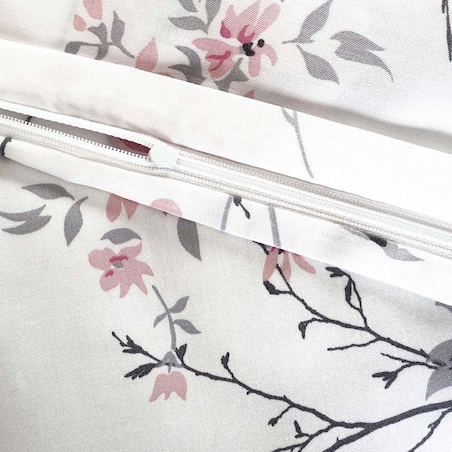 Pościel satyna bawełniana 160x200 Exclusive Gardenya biała w wiosenne różowe i niebieskie kwiaty