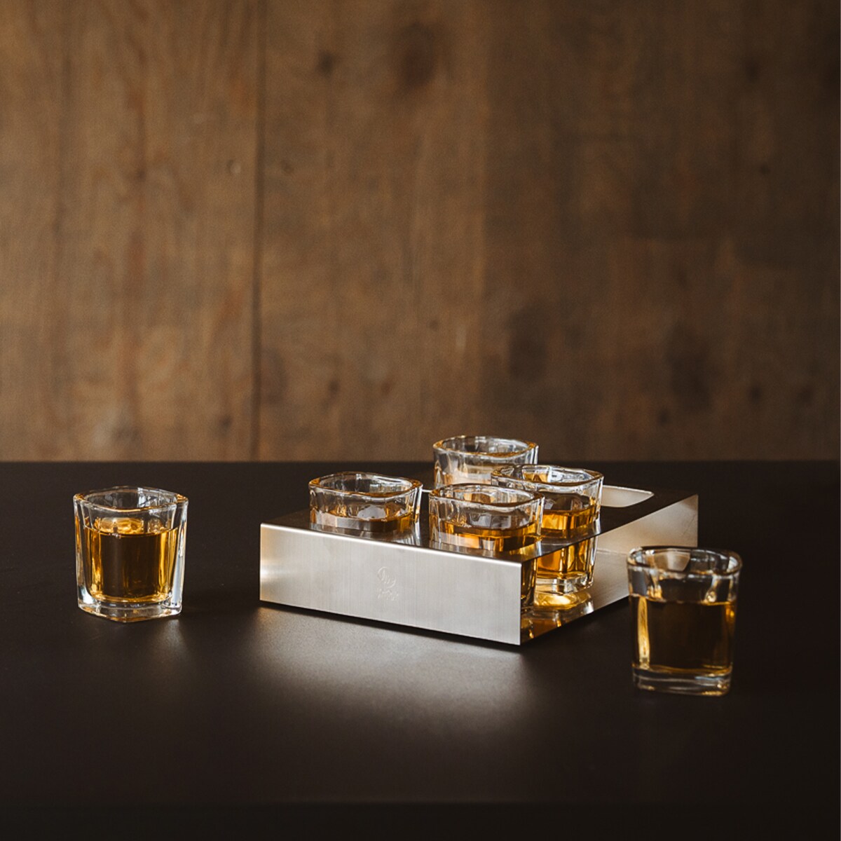 Kieliszki do shotów z tacą do serwowania / Leopold Vienna
